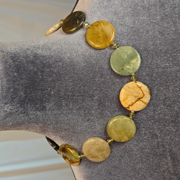 NWOT Light Green Stone Crystal Disc Necklace & Earrings Set - Picture 1 of 5